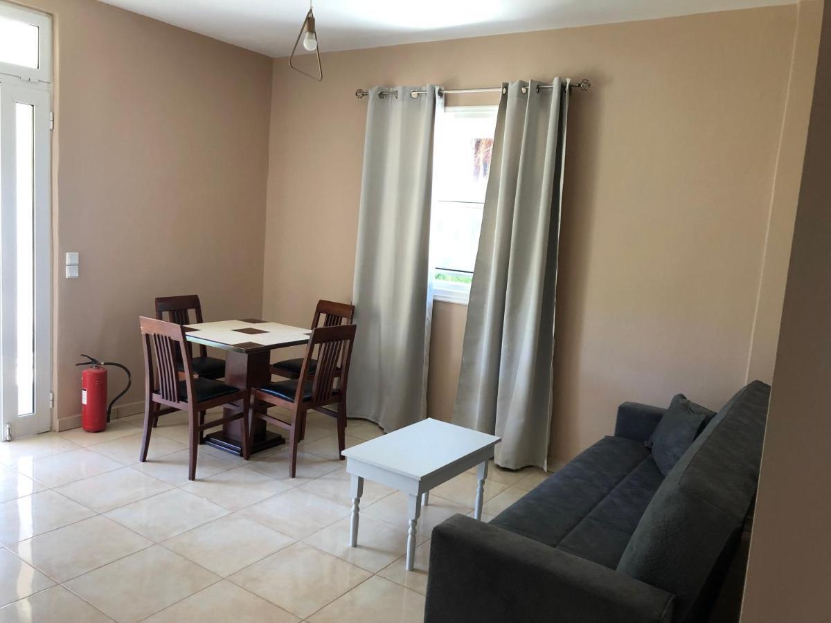 Petros Rooms & Apartments ลิคชูรี ภายนอก รูปภาพ